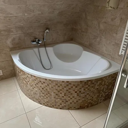 Rusinsky Dvor S Privatnym Wellness *